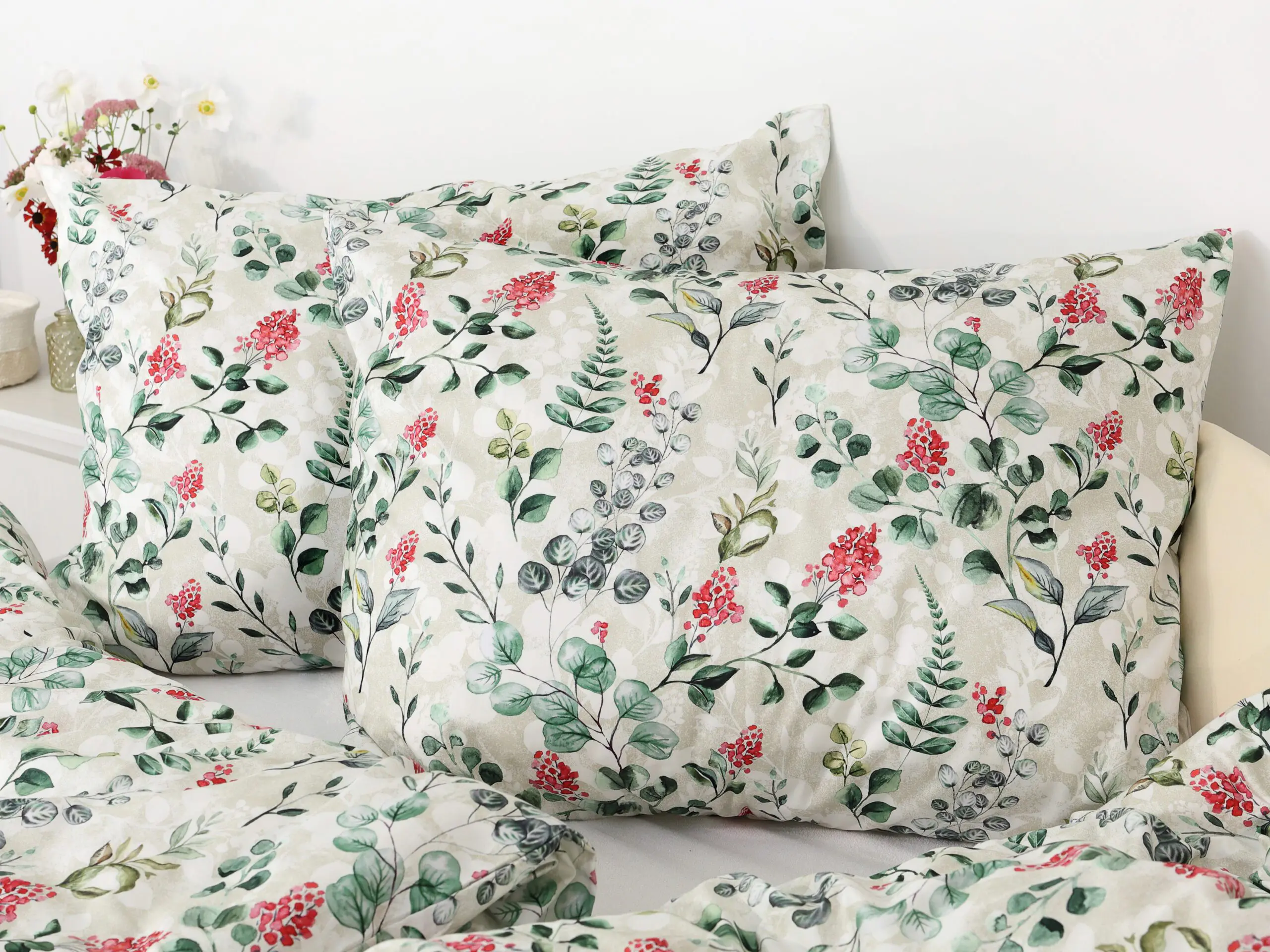 Saténové povlečení LUX kvítí s kapradím na bílé