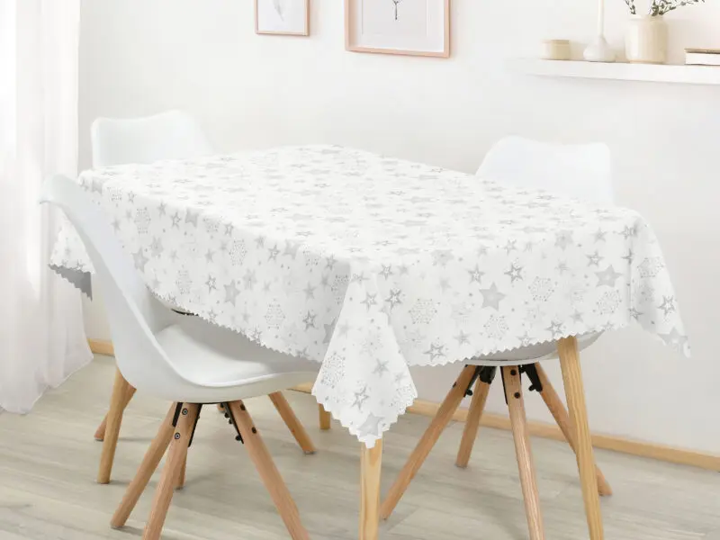Hranatý dekorační ubrus stříbrné hvězdy na bílé značky Škodák.