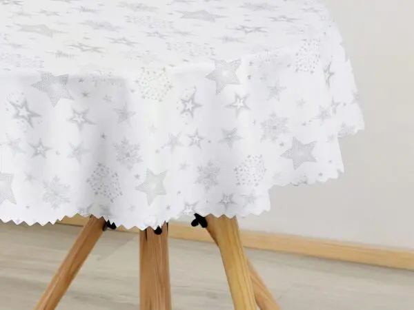 Kulatý dekorační ubrus stříbrné hvězdy na bílé značky Škodák.