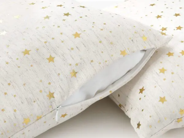 Dekorační povlak na polštář zlaté hvězdy na režné značky Škodák.