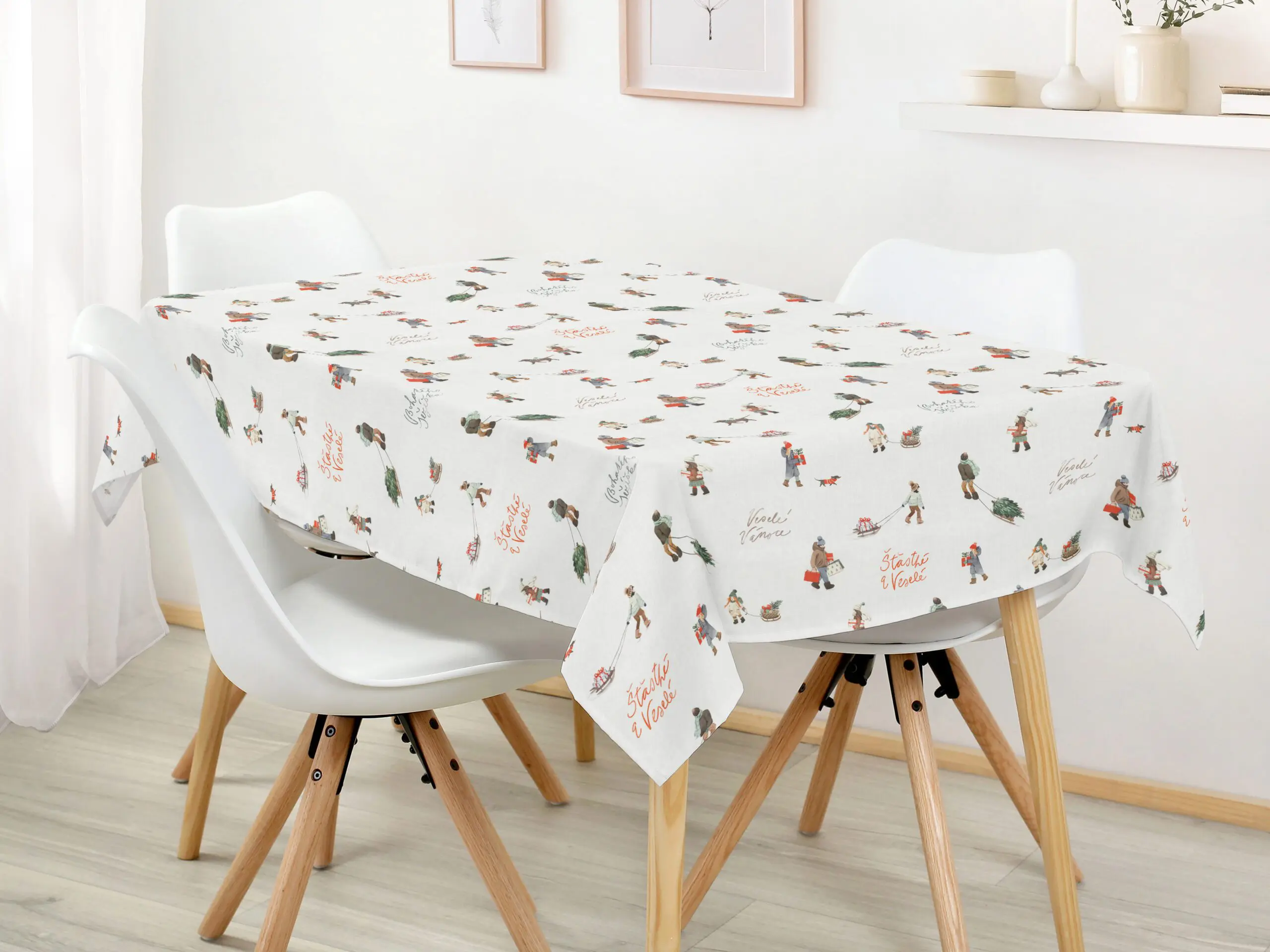Hranatý bavlněný ubrus Veselé Vánoce značky Škodák.