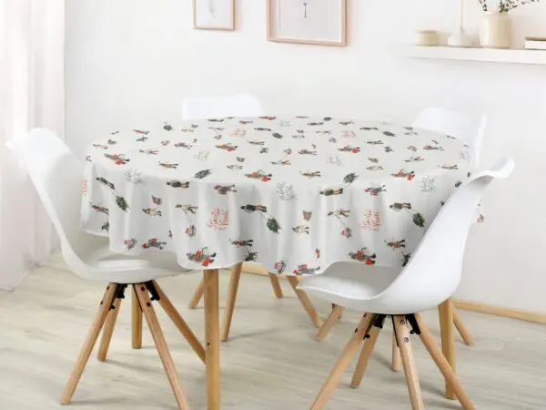 Kulatý bavlněný ubrus Veselé Vánoce značky Škodák.