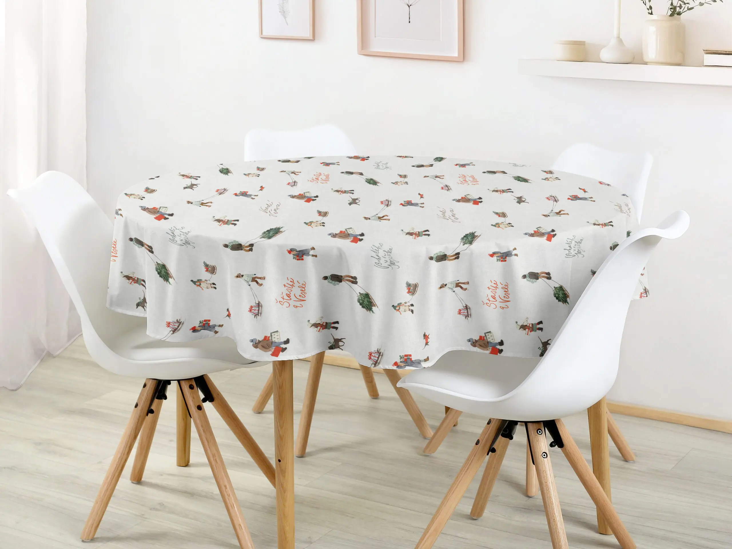 Kulatý bavlněný ubrus Veselé Vánoce značky Škodák.