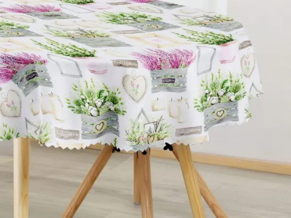 Oválný dekorační ubrus levandule a srdíčka