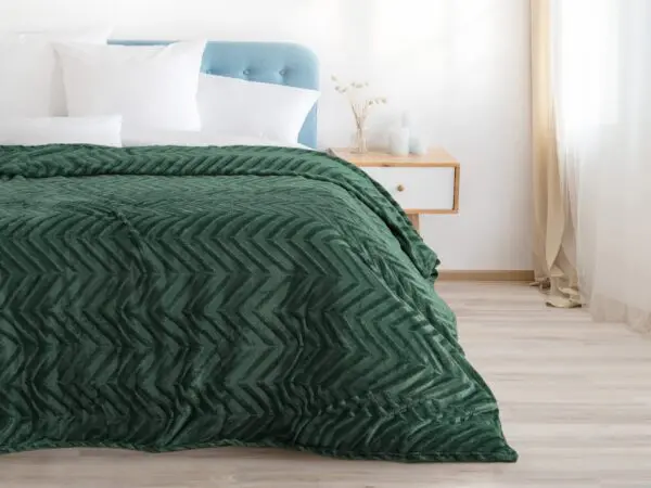 Deka Mikroflanel zelený cik-cak 150x200 cm značky Škodák.