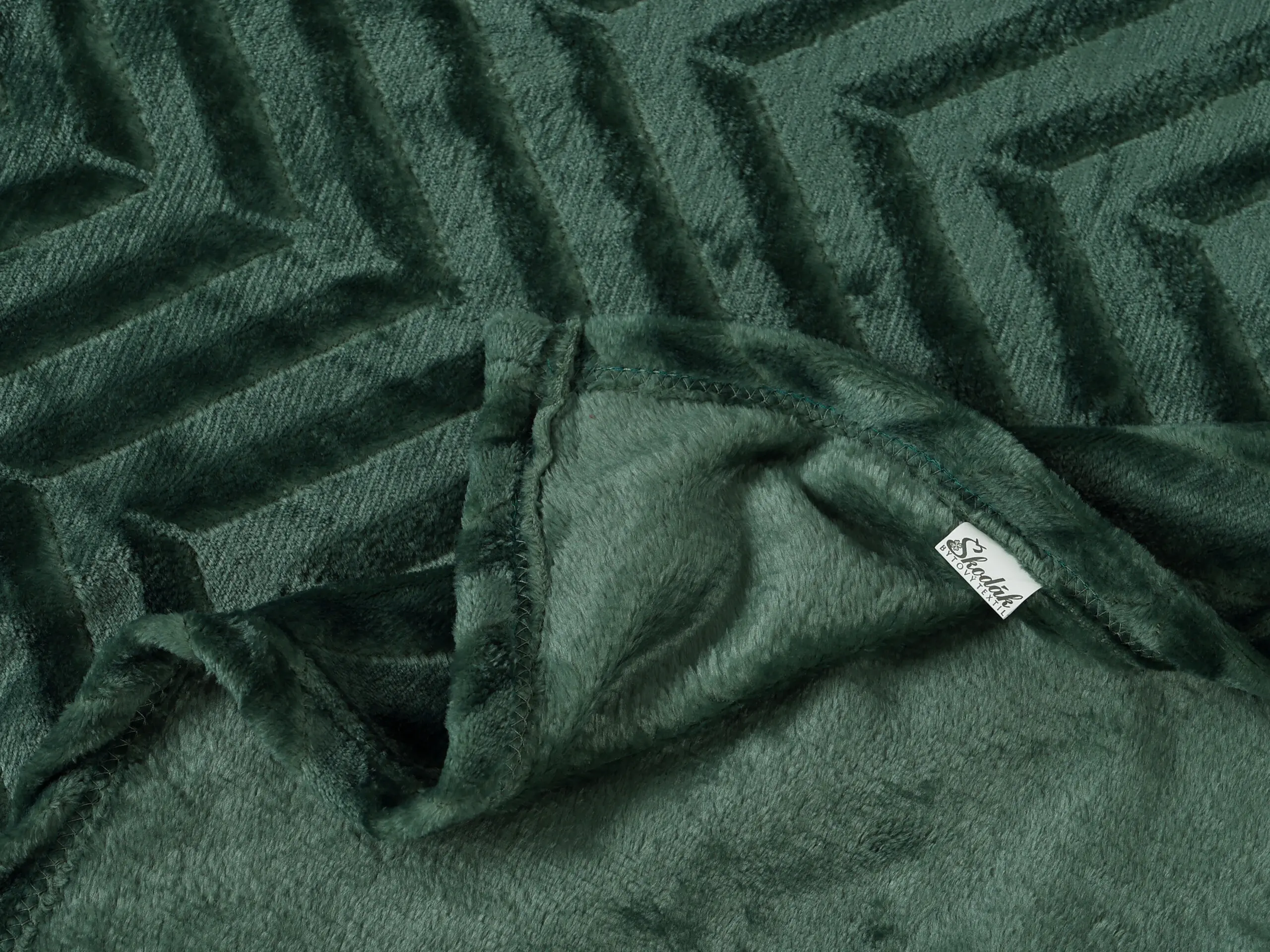 Deka Mikroflanel zelený cik-cak 150x200 cm značky Škodák.