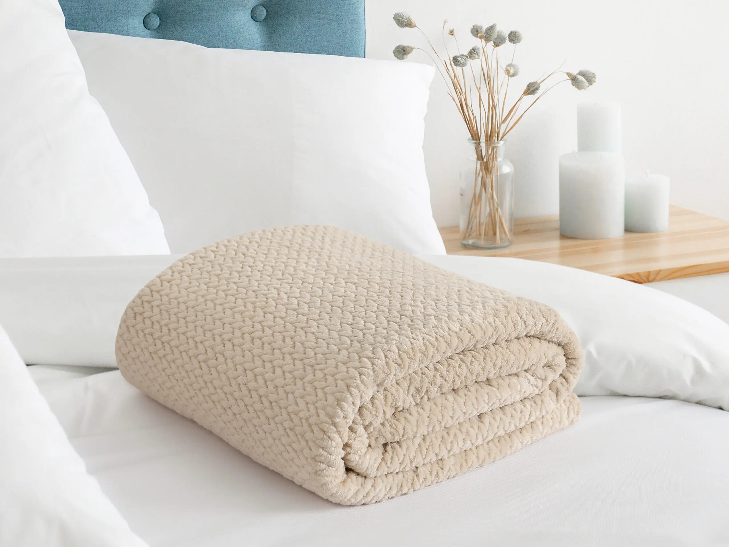 Deka Mikroflanel světle béžové copánky 150x200 cm značky Škodák.