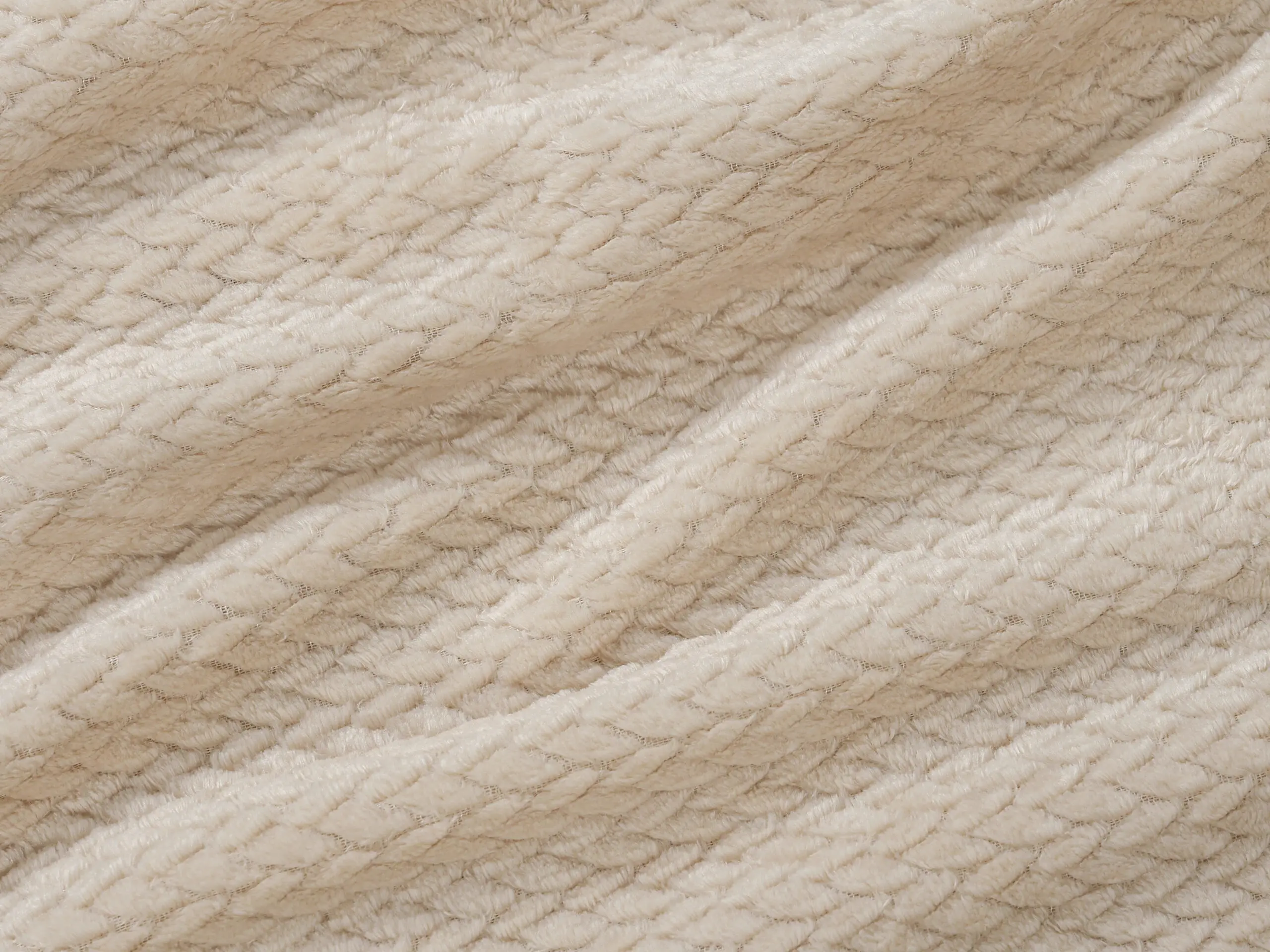 Deka Mikroflanel světle béžové copánky 150x200 cm značky Škodák.