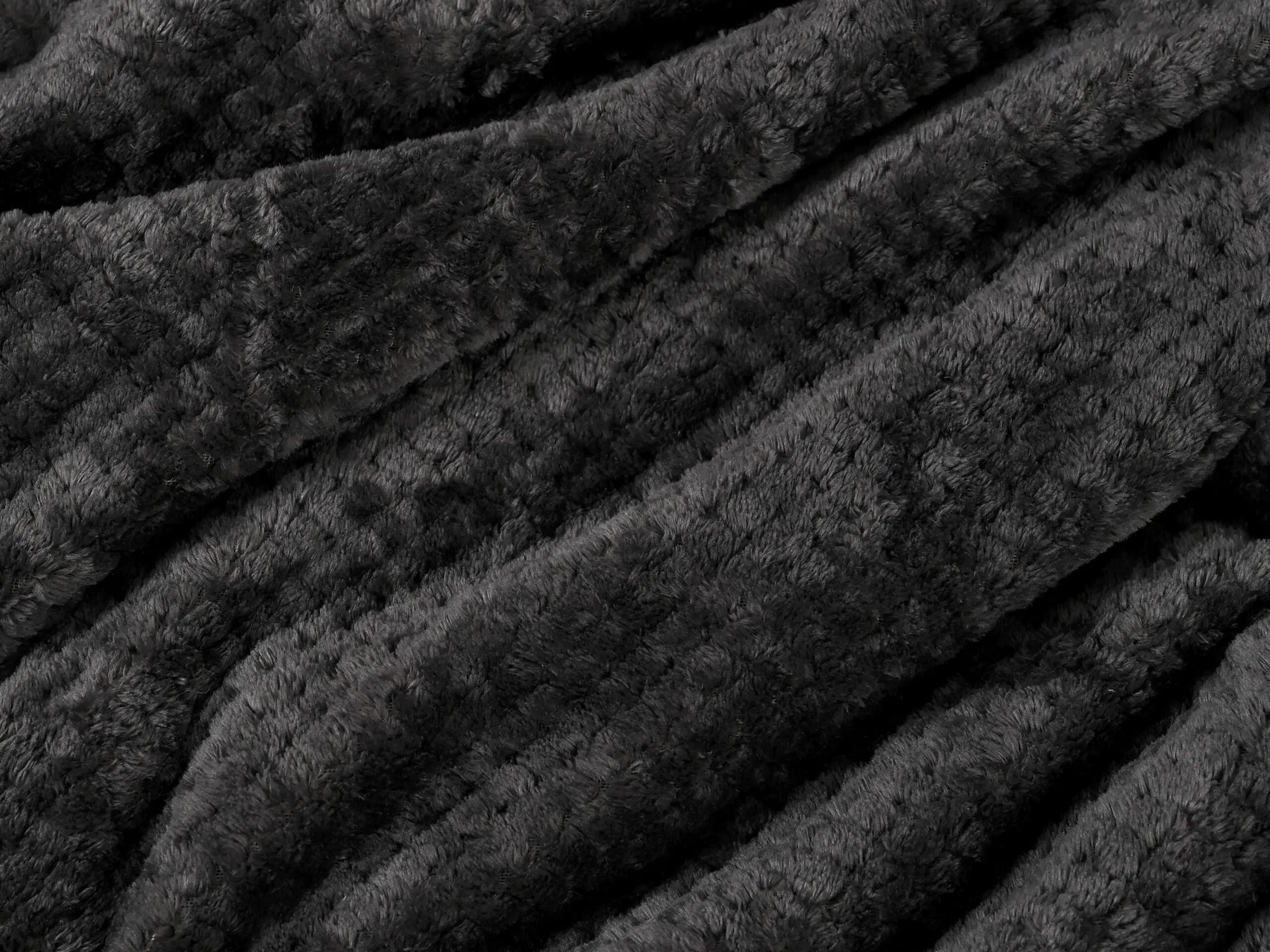 Deka Mikroflanel tmavě šedé tečky 150x200 cm značky Škodák.