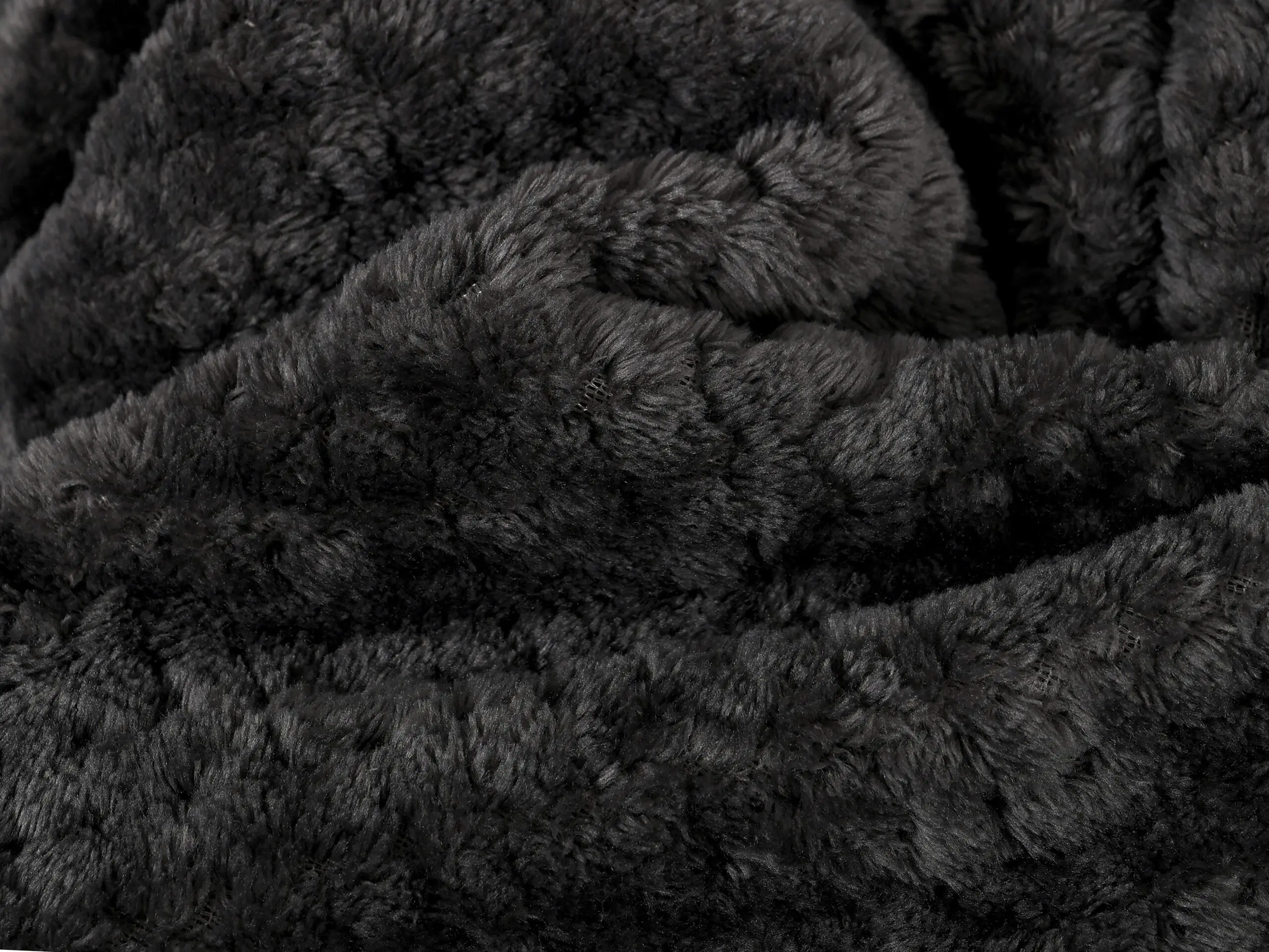 Deka Mikroflanel tmavě šedé tečky 150x200 cm značky Škodák.