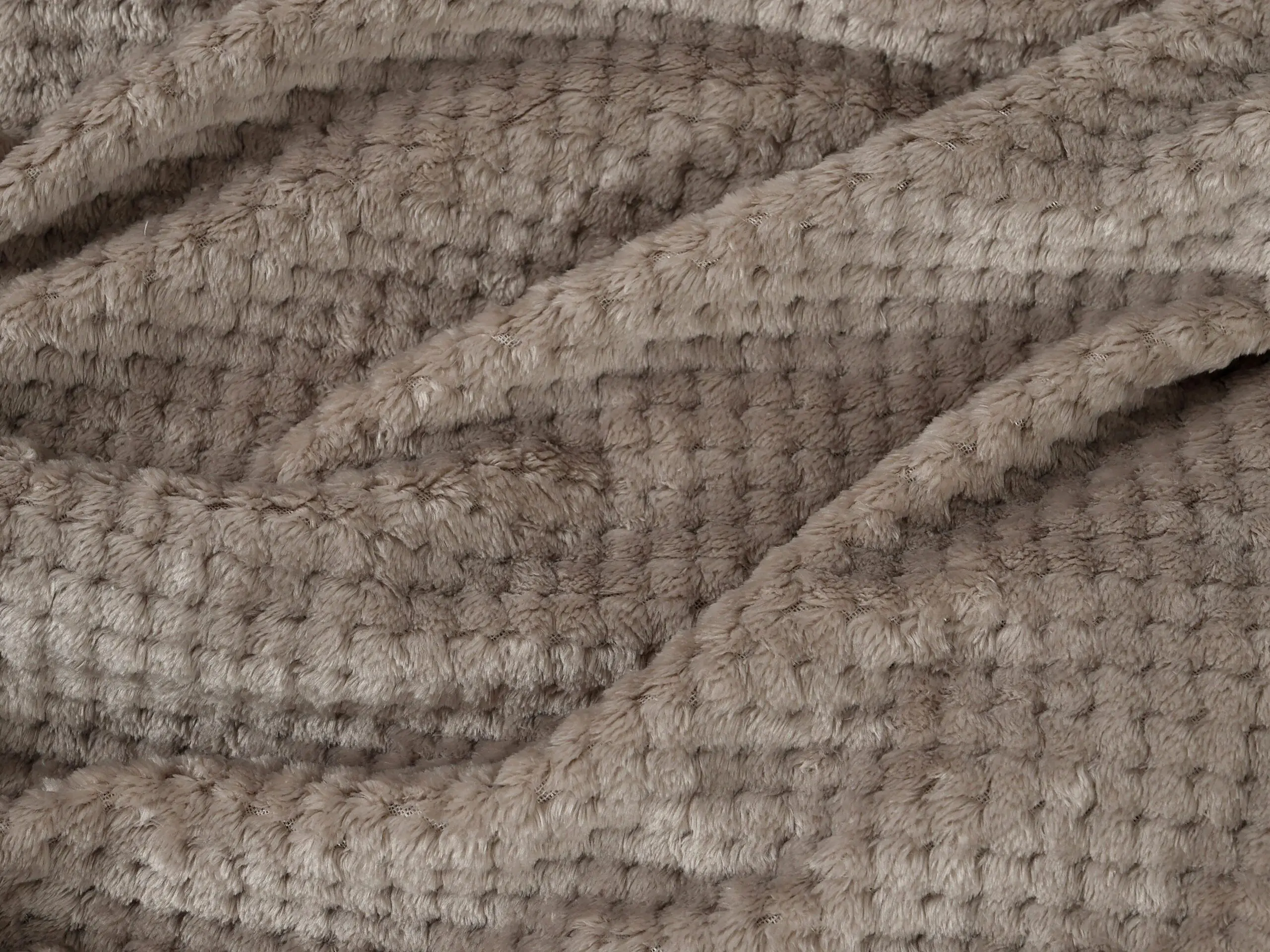 Deka Mikroflanel tmavě béžové tečky 150x200 cm značky Škodák.