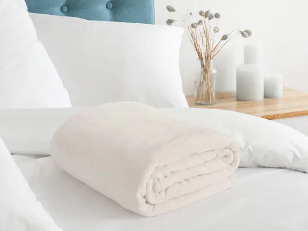 Deka Mikroflanel krémová 150x200 cm značky Škodák.