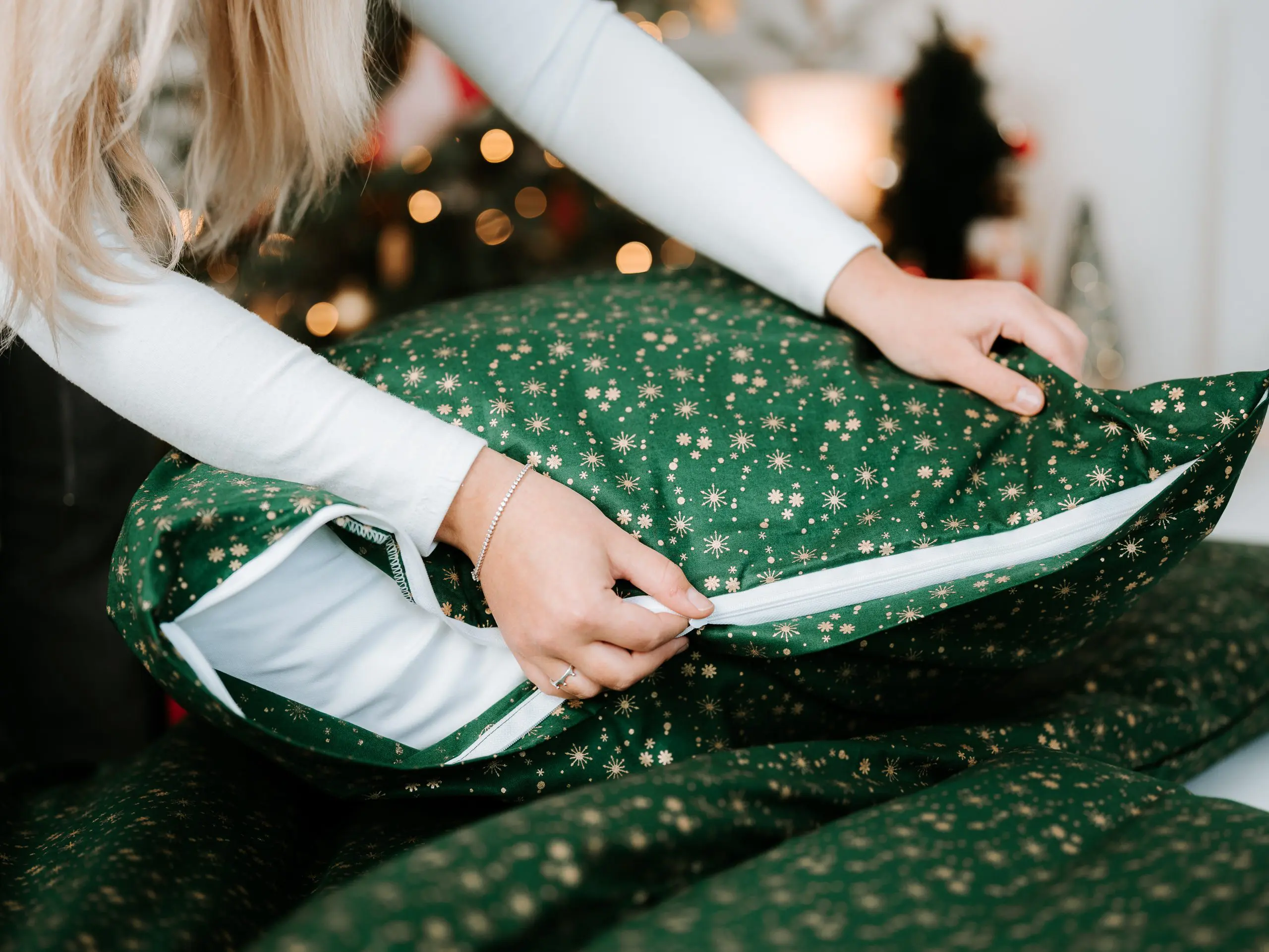 Vánoční bavlněné povlečení zlaté vločky na zelené