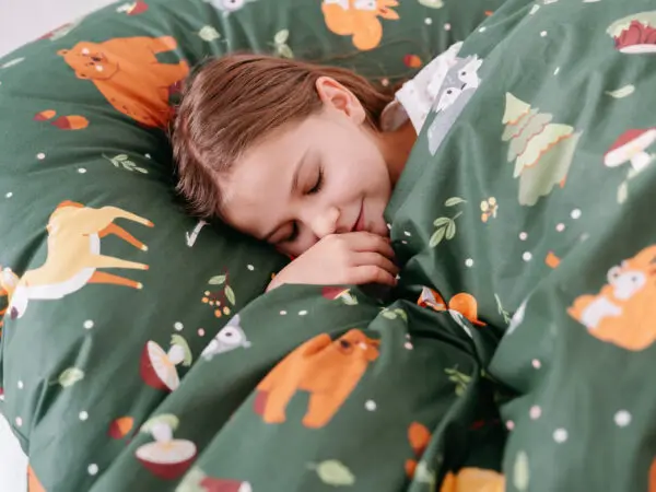 Dětské bavlněné povlečení Řáholecký les na tmavě zelené