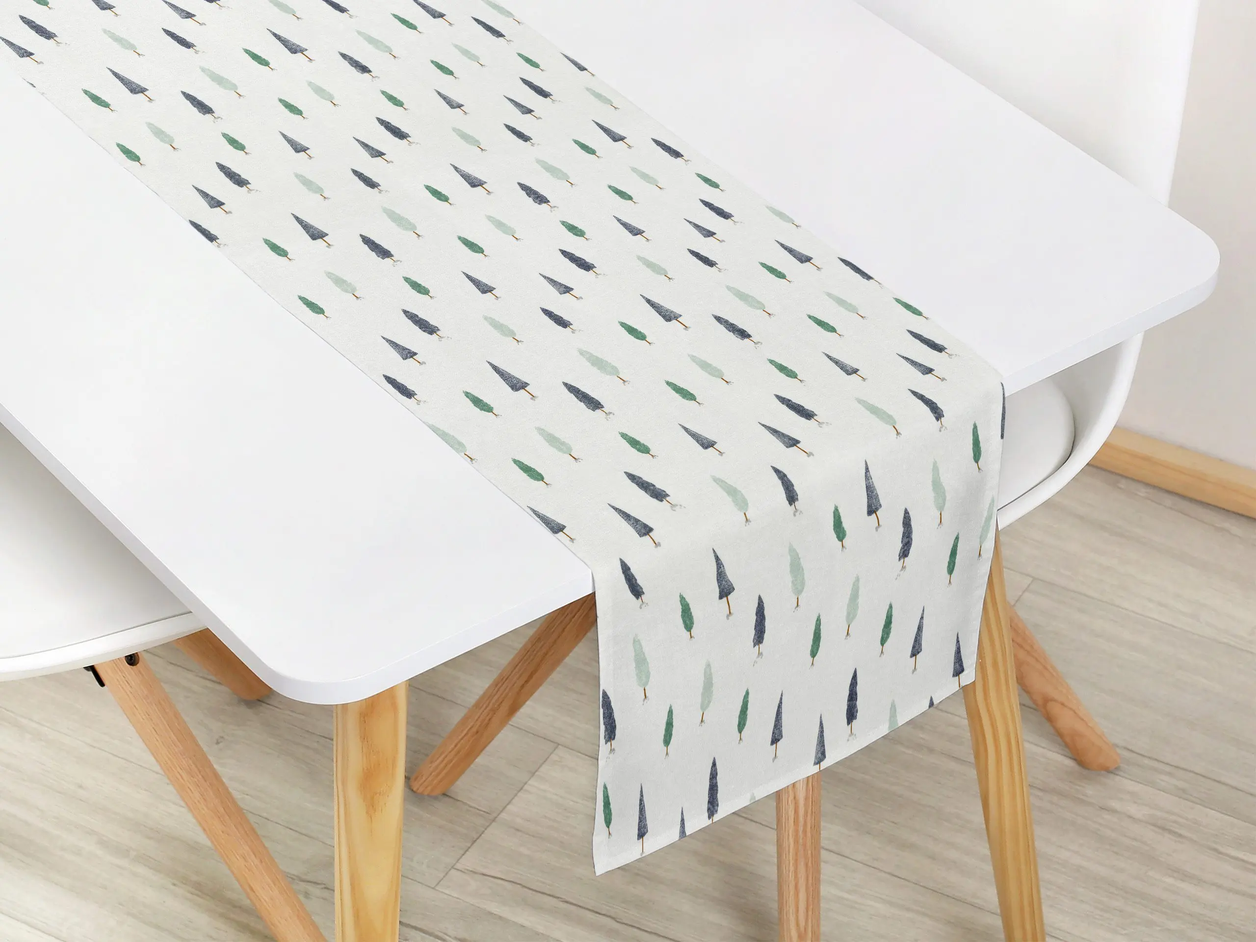 Bavlněný běhoun zimní les značky Škodák.