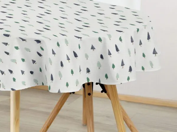 Oválný bavlněný ubrus zimní les značky Škodák.