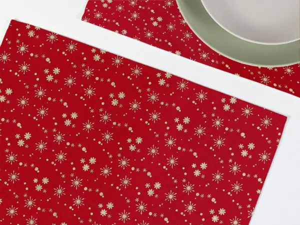 Vánoční bavlněné prostírání zlaté vločky na červené