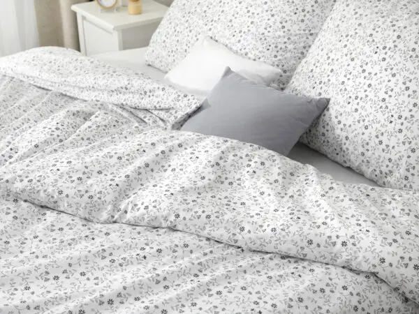 Hotelové povlečení Simone - šedé kvítko na bílé
