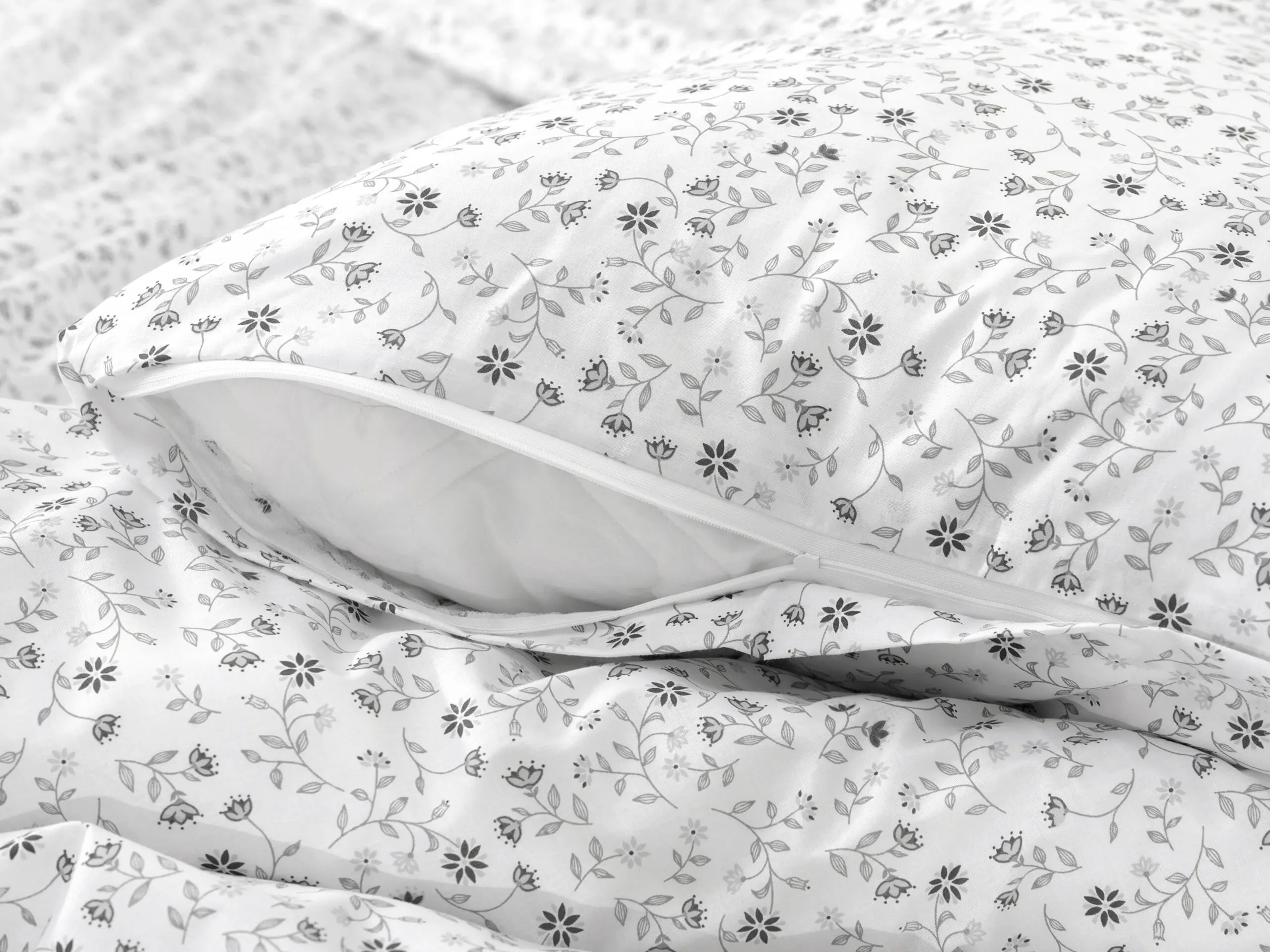 Bavlněné povlečení šedé kvítko na bílé