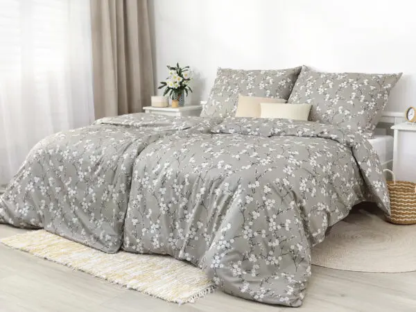 Saténové povlečení kvítí na větvičce na béžové