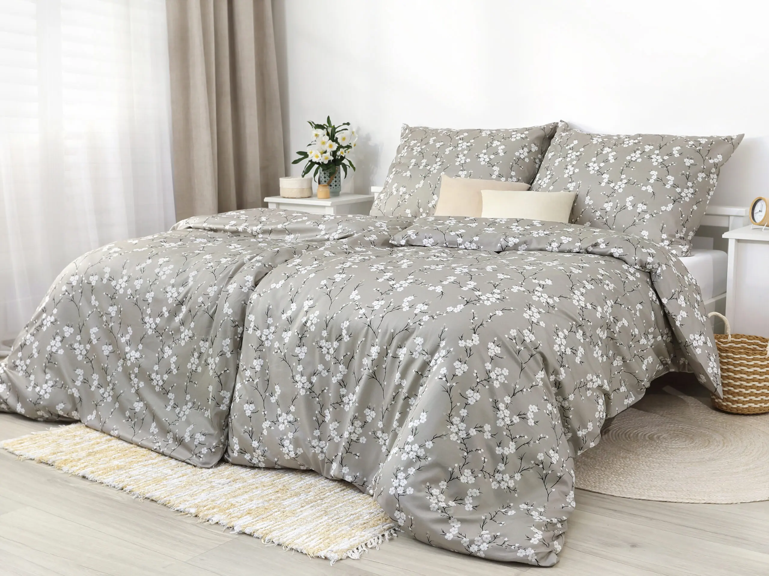 Saténové povlečení kvítí na větvičce na béžové