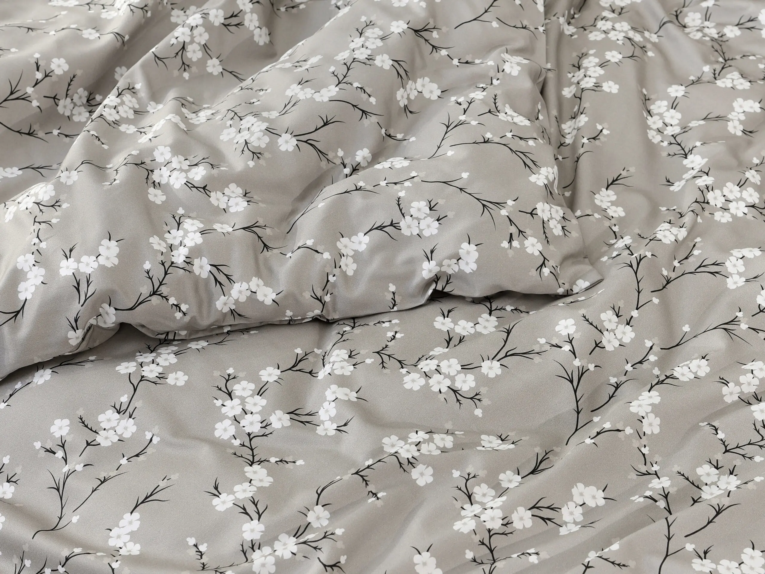 Saténové povlečení kvítí na větvičce na béžové