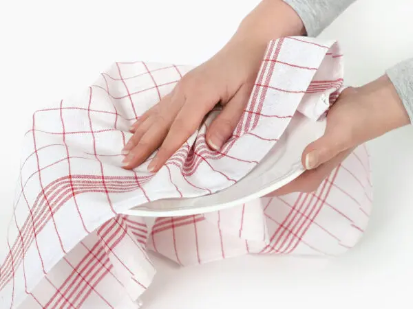 Pestře tkaná bavlněná utěrka červená 50x70 cm značky Škodák.