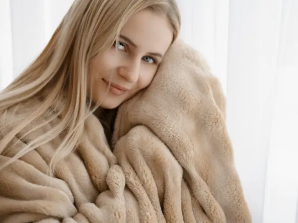 Deka Mikroflanel bubliny hnědá 150x200 cm značky Škodák.