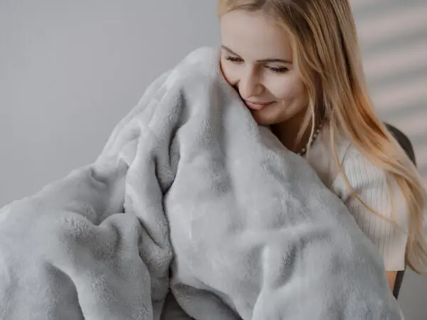 Deka Mikroflanel bubliny světle šedá 150x200 cm