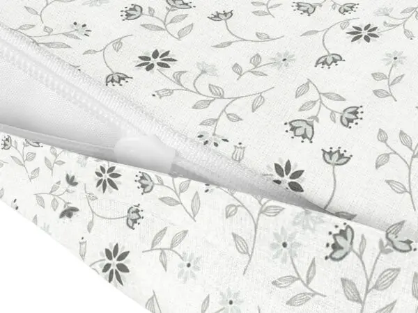 Bavlněný povlak na polštář šedé kvítko na bílé