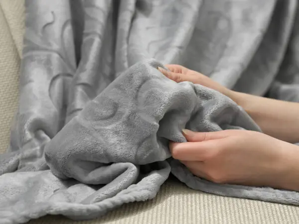 Deka Mikroflanel šedá ornament 150x200 cm