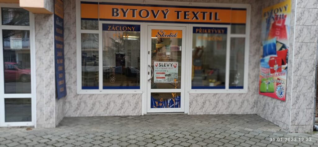 Fotka prodejny Bytového Textilu Škodák z venku.