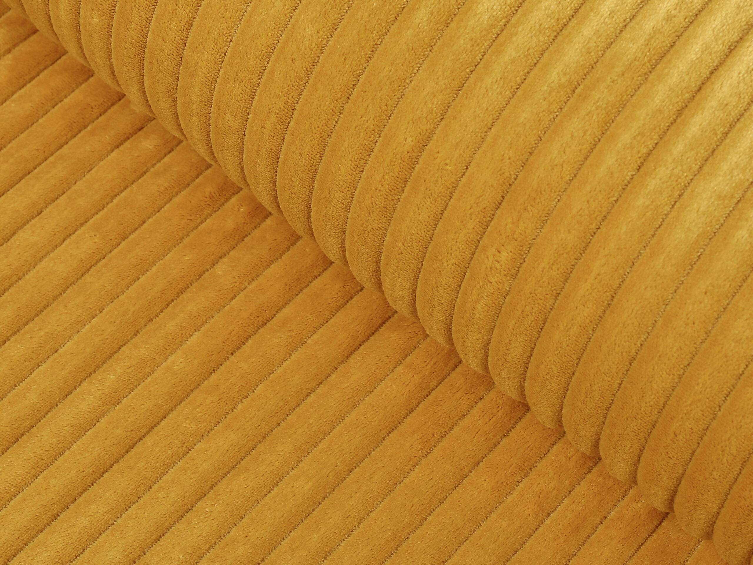 Látka Minky metráž hořčicová značky Škodák.