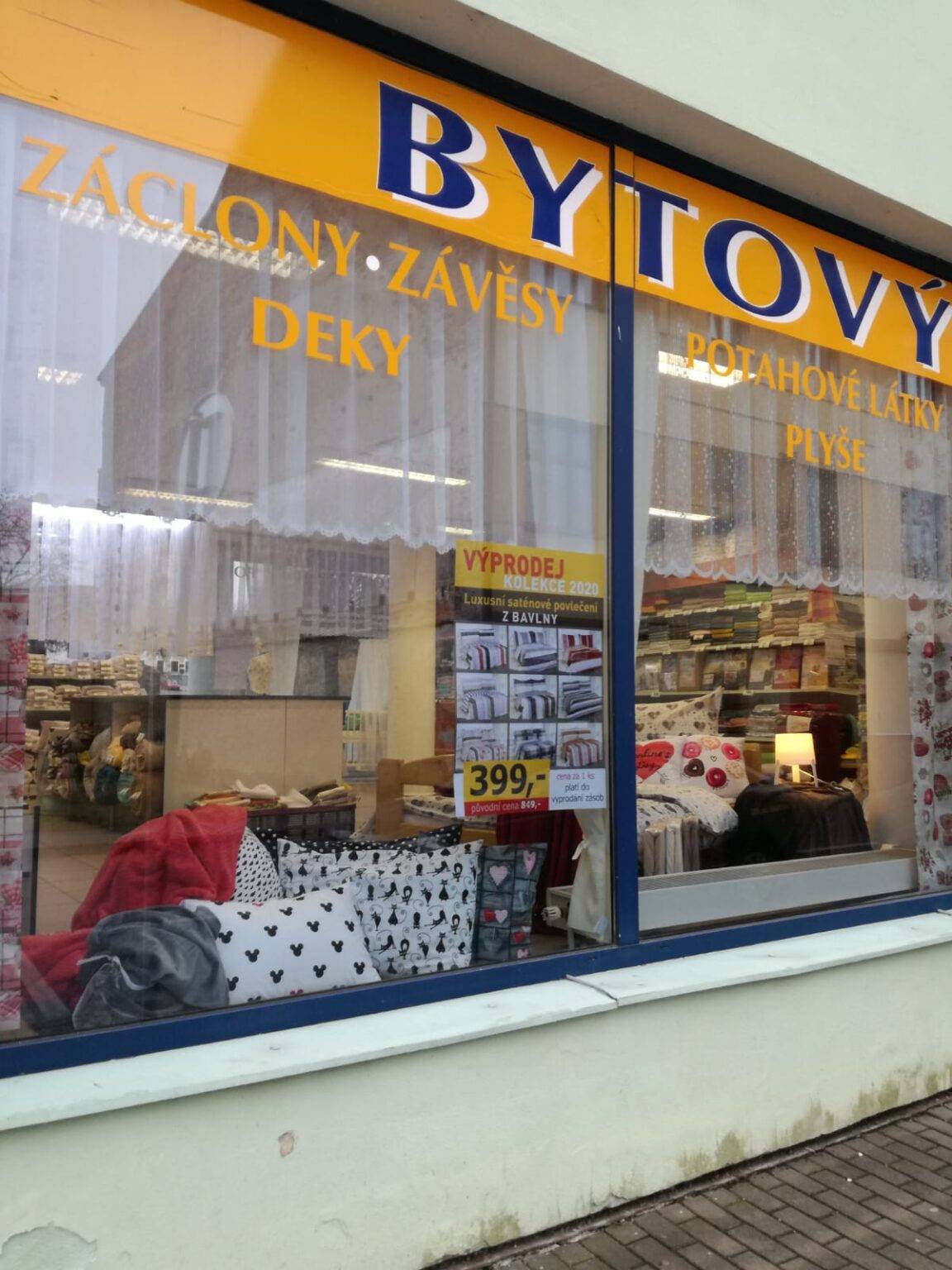 Kamenná Prodejna Bytového Textilu Škodák Písek pohled z venku