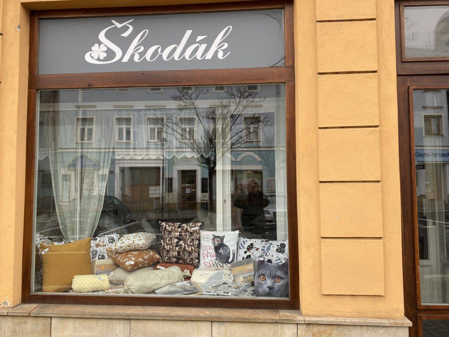 Kamenná Prodejna Bytového Textilu Škodák Šternberk pohled z venku