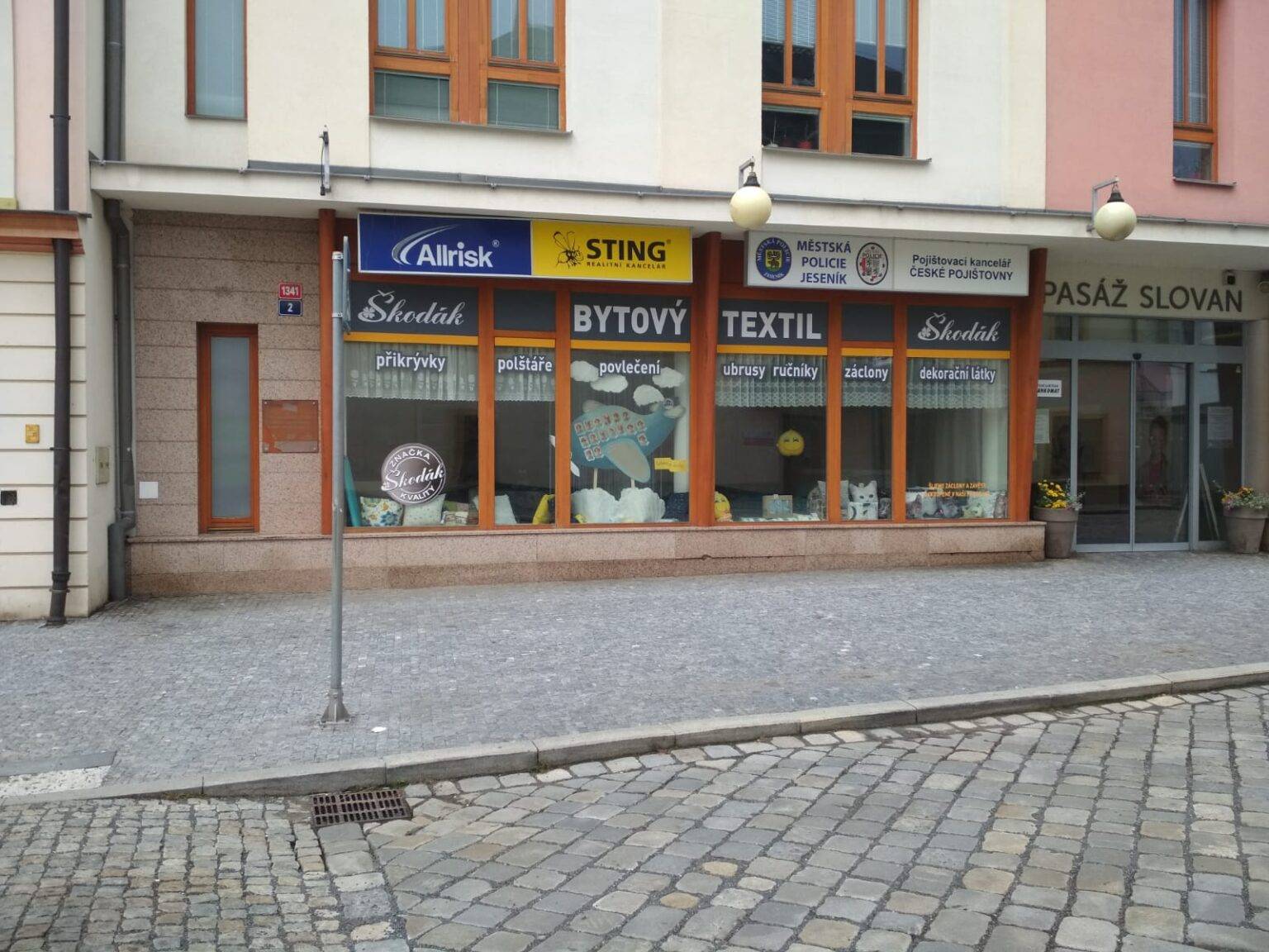 Kamenná Prodejna Bytového Textilu Škodák Jeseník pohled z venku