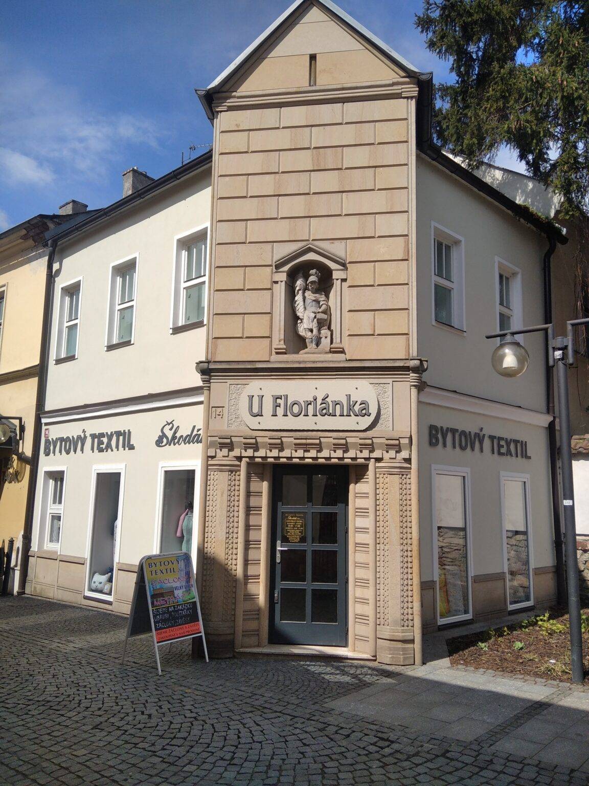 Kamenná Prodejna Bytového Textilu Škodák Moravská Třebová pohled z venku