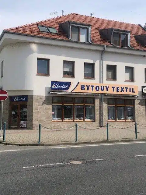 Kamenná Prodejna Bytového Textilu Škodák Strážnice pohled z venku