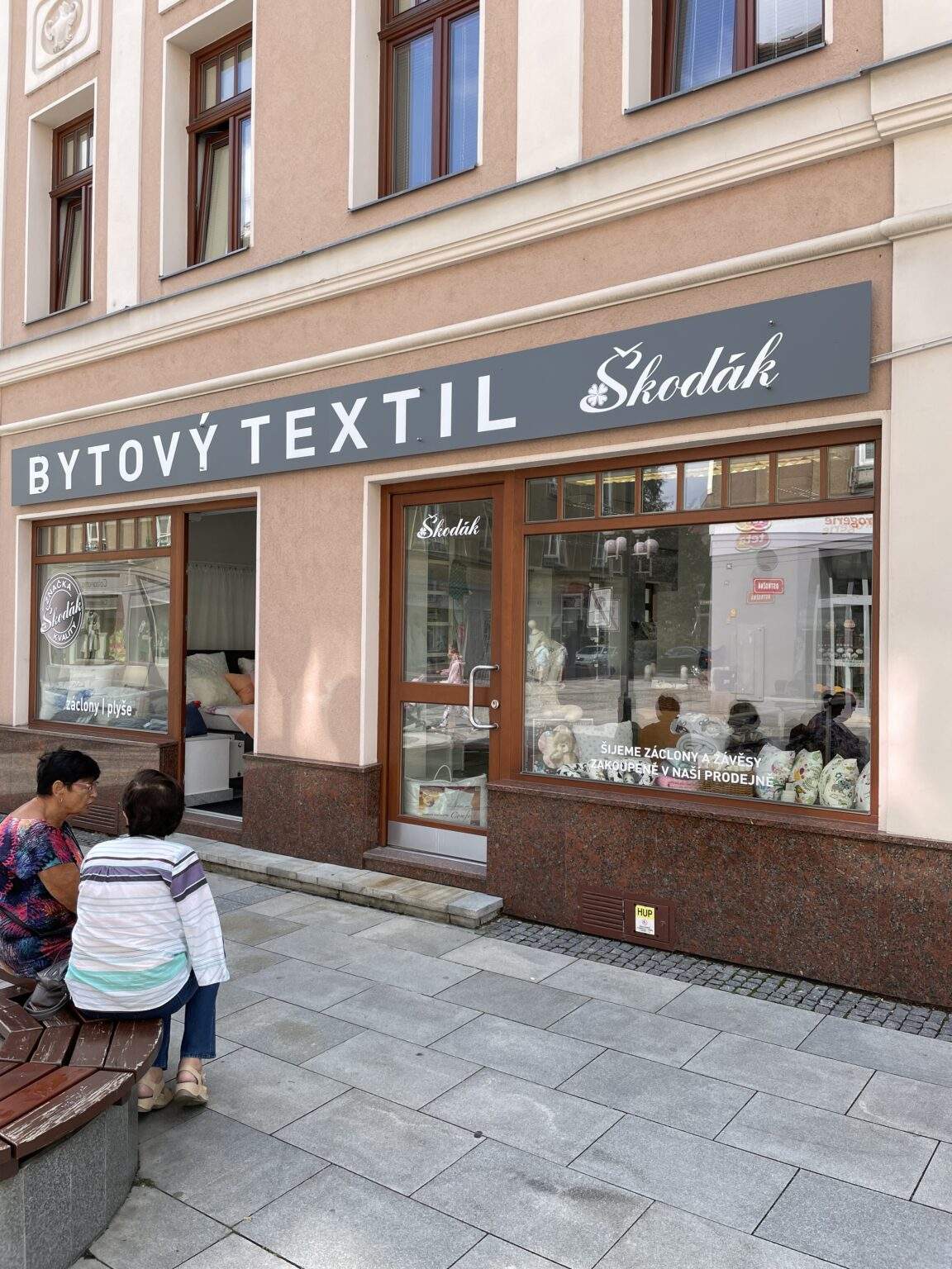 Kamenná Prodejna Bytového Textilu Škodák Opava