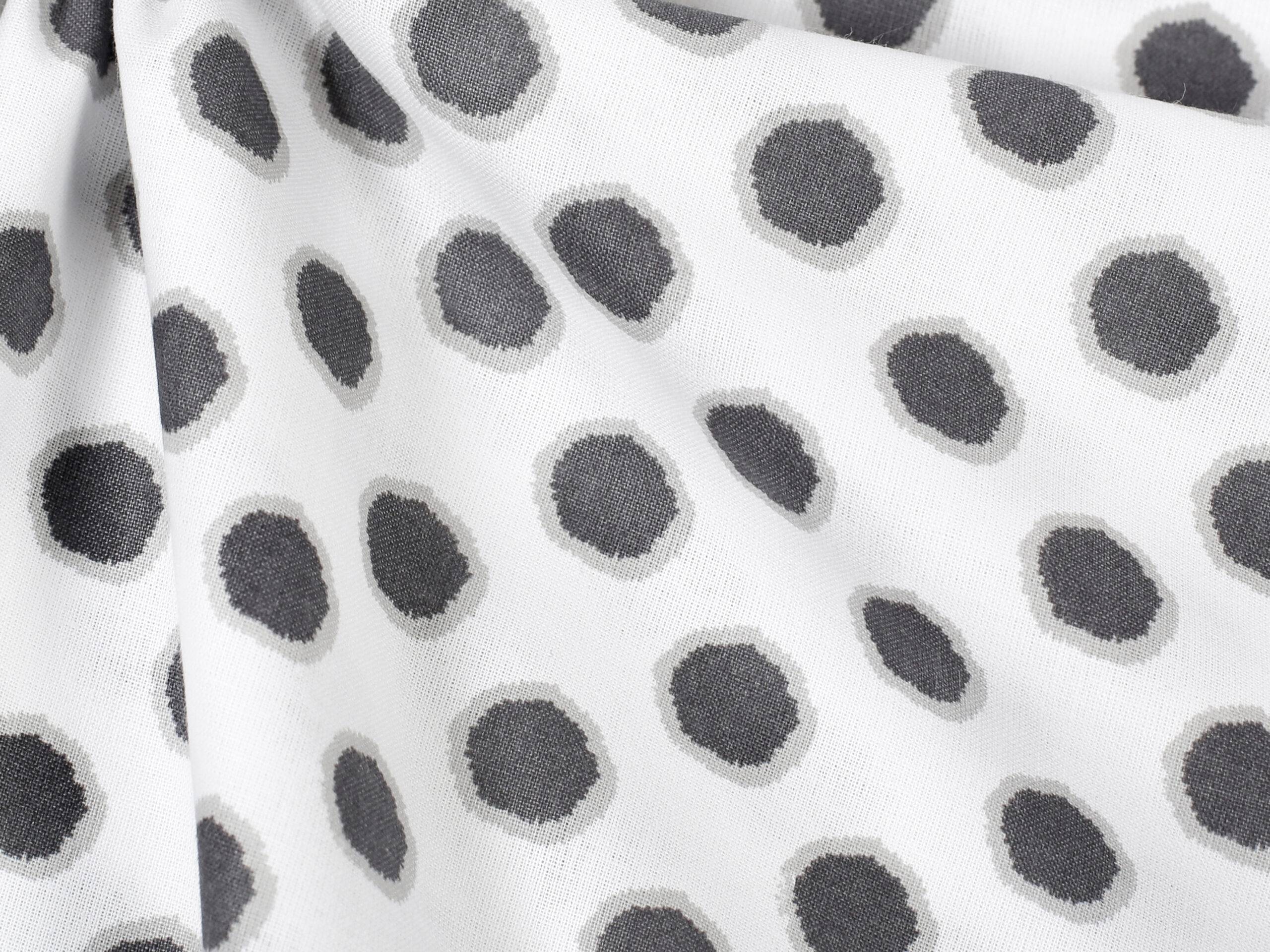 Bavlněná látka buňky na bílé metráž značky Škodák.