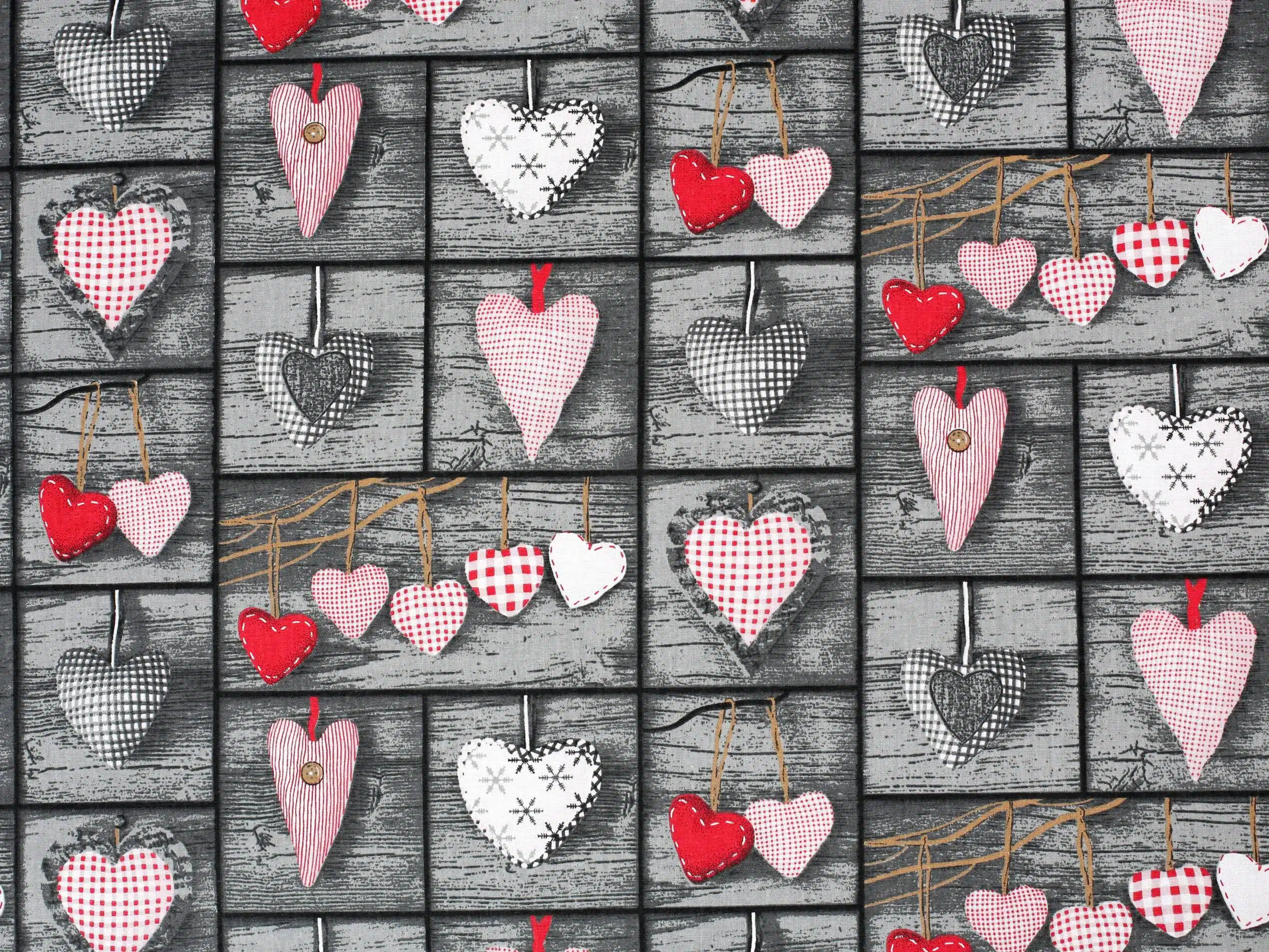 Bavlněná látka patchwork červená srdce metráž značky Škodák.