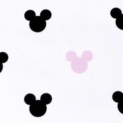 Bavlněná látka mickey mouse na světle růžové metráž značky Škodák.
