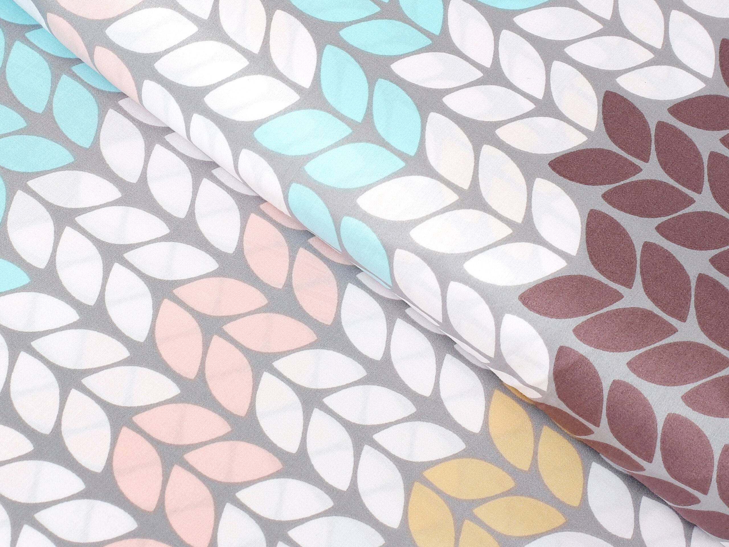 Bavlněný sáten geometrické lístečky metráž značky Škodák.