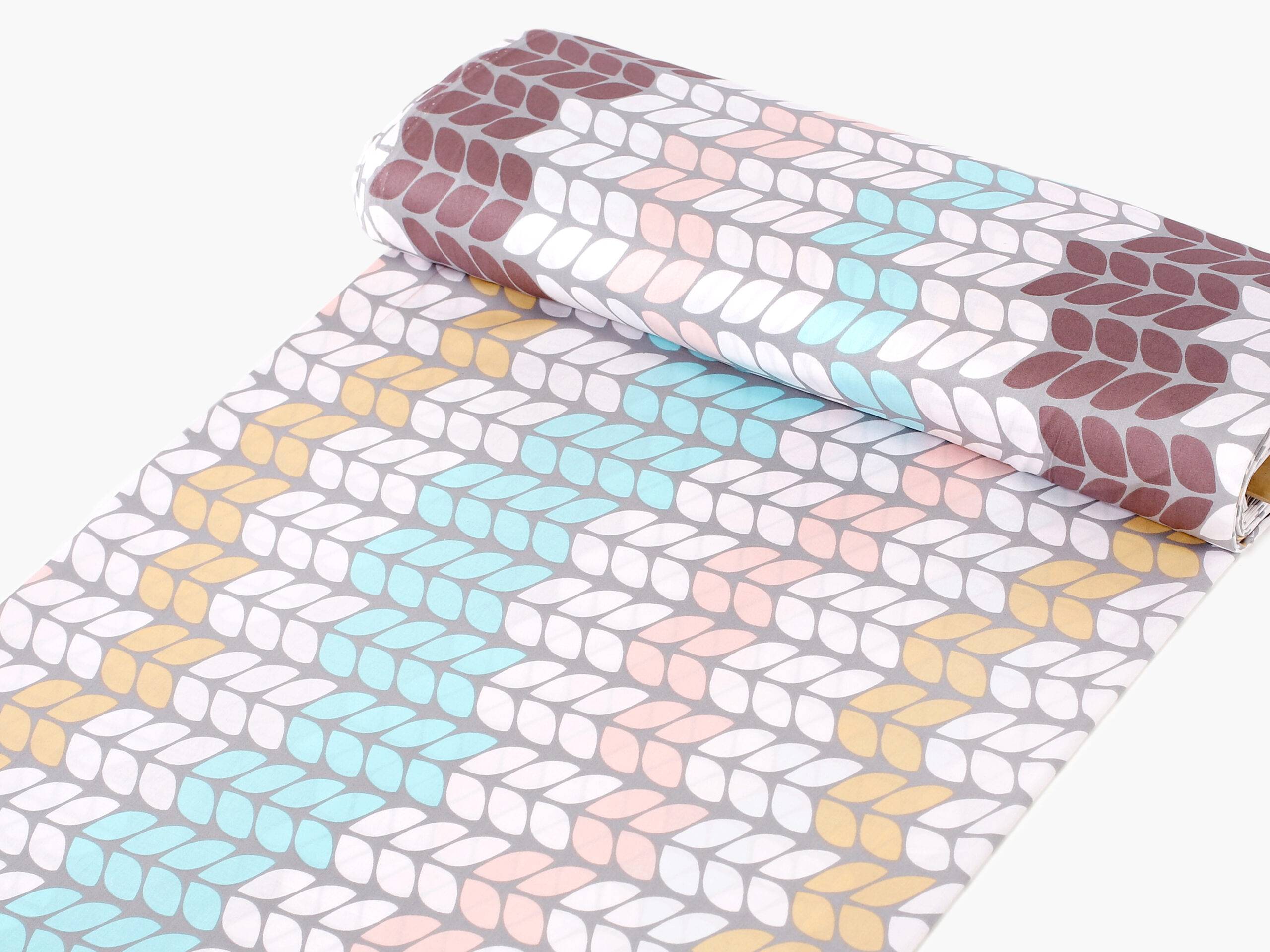 Bavlněný sáten geometrické lístečky metráž značky Škodák.