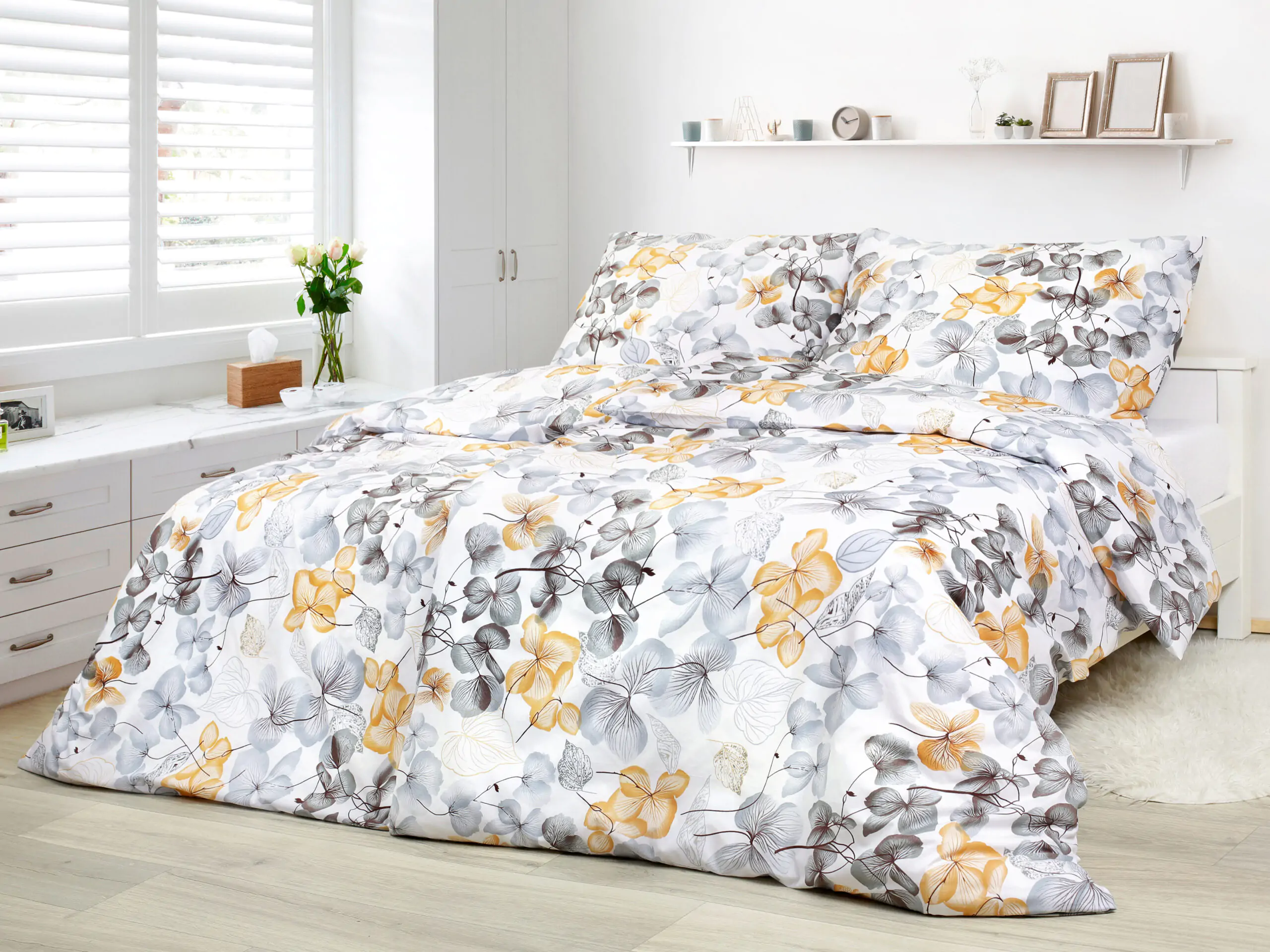 Bavlněné povlečení šedo-hnědý květ na bílé značky Škodák