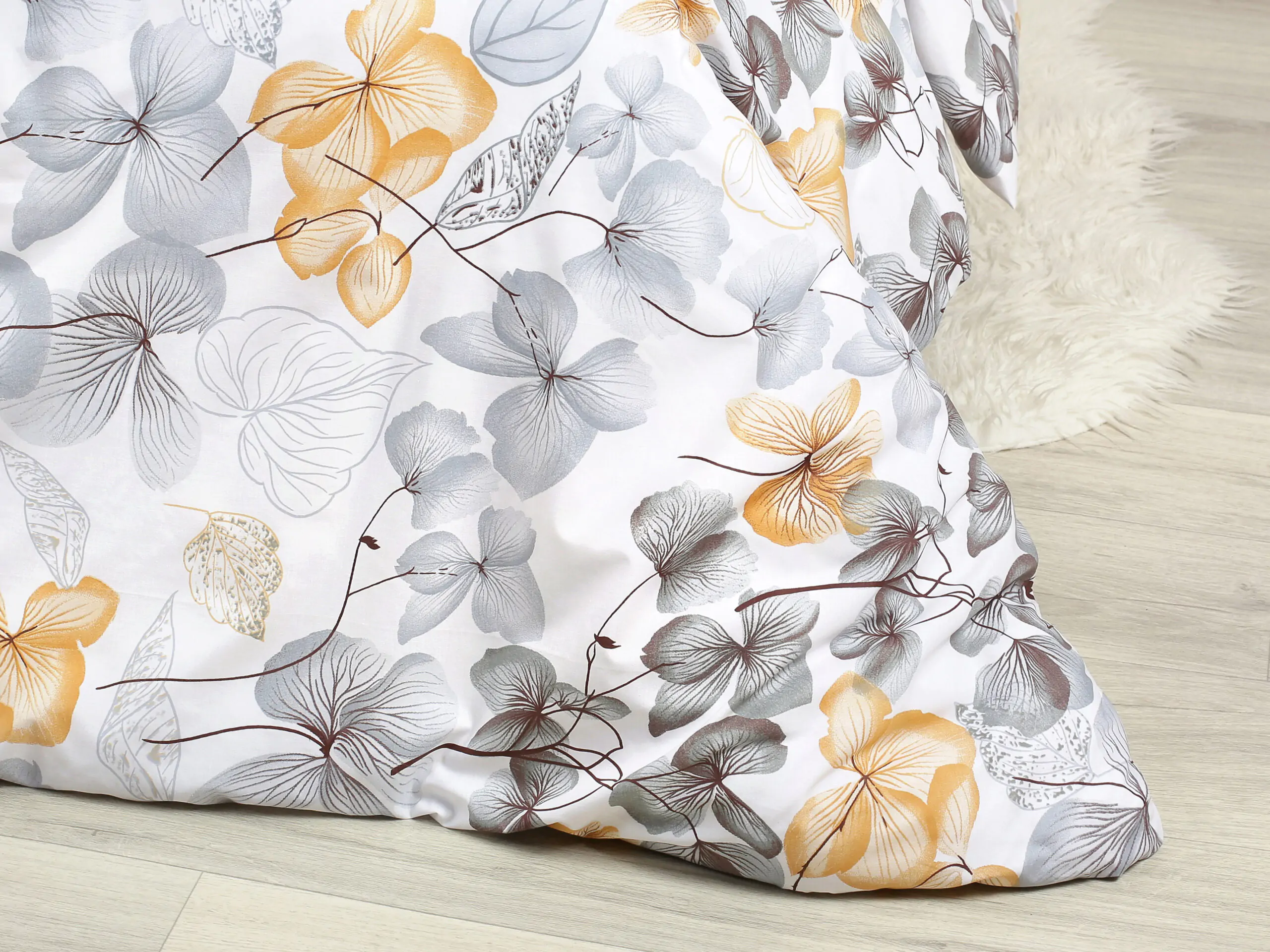 Bavlněné povlečení šedo-hnědý květ na bílé značky Škodák