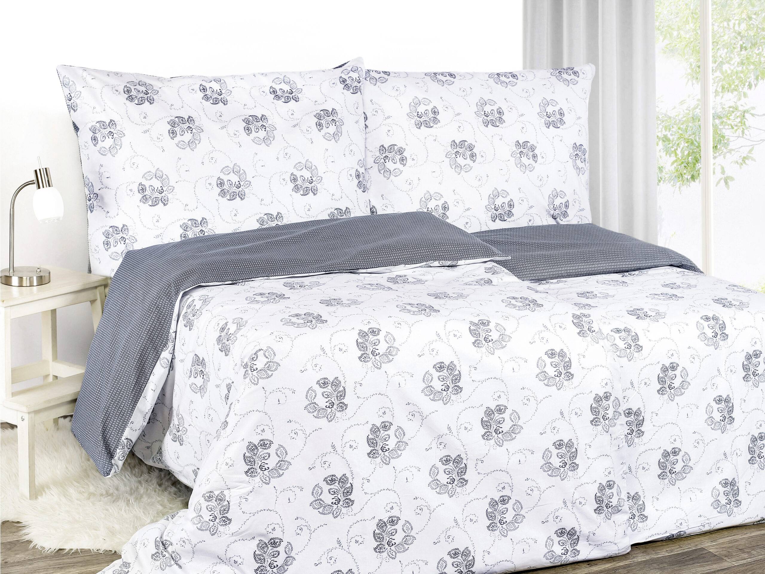 Saténové povlečení modré květy a tvary značky Škodák