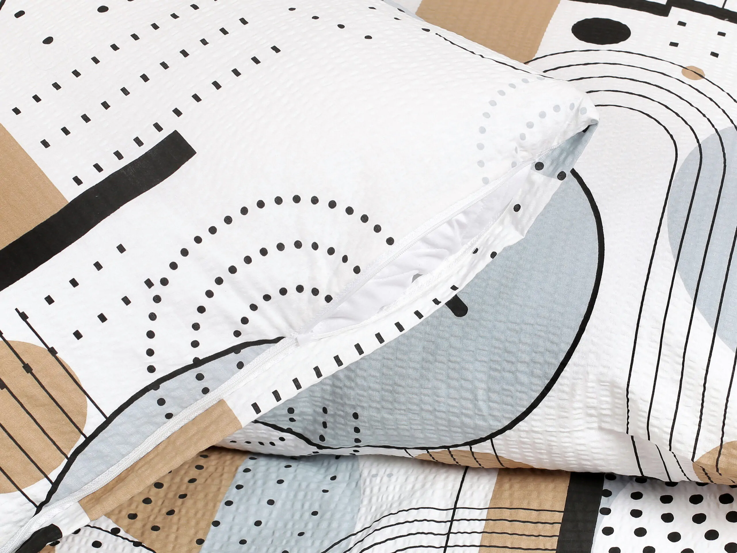 Krepové povlečení X v šedém kruhu značky Škodák