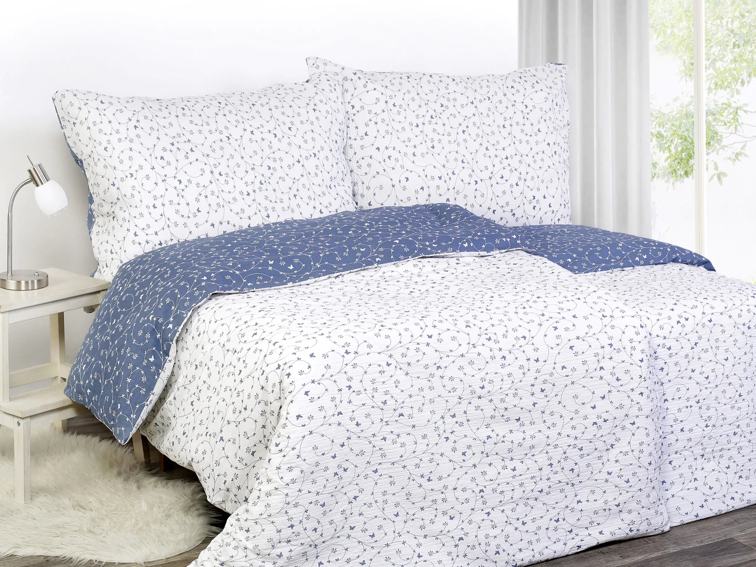 Krepové povlečení bílí motýlci na modré značky Škodák