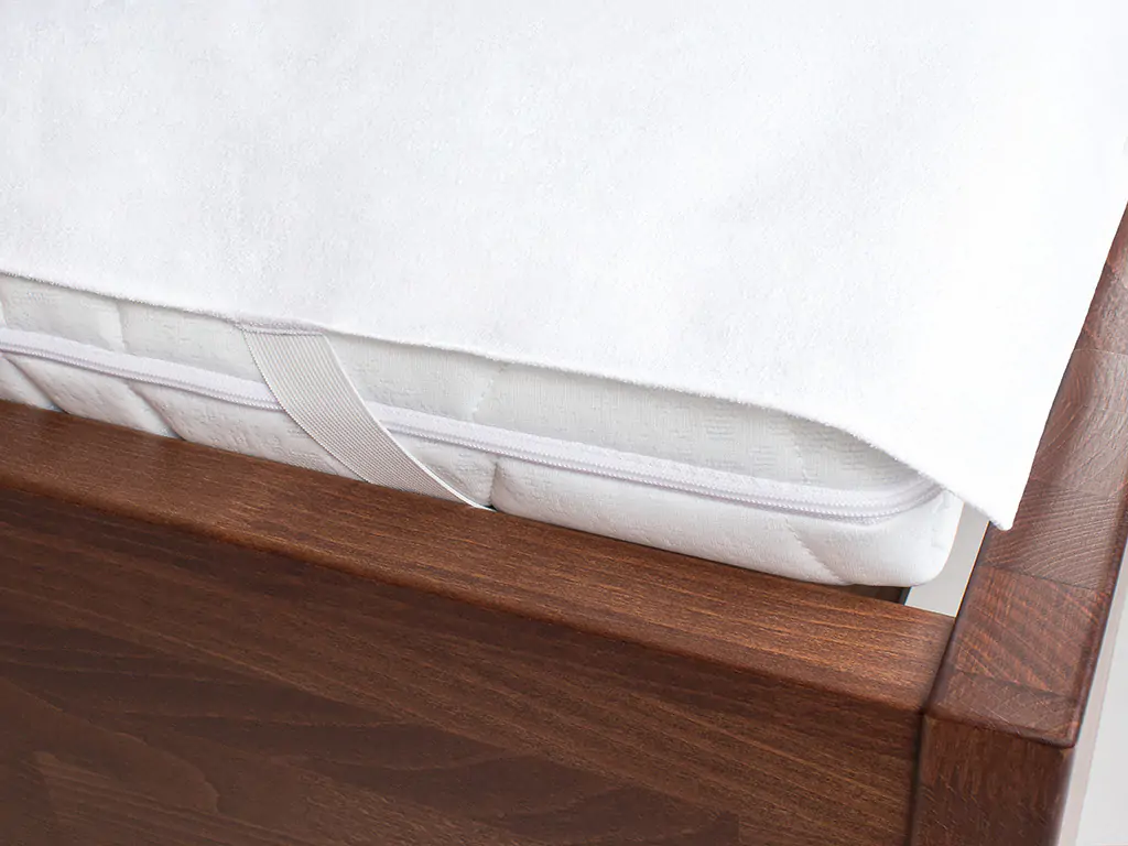 Nepropustný chránič matrace značky Škodák.